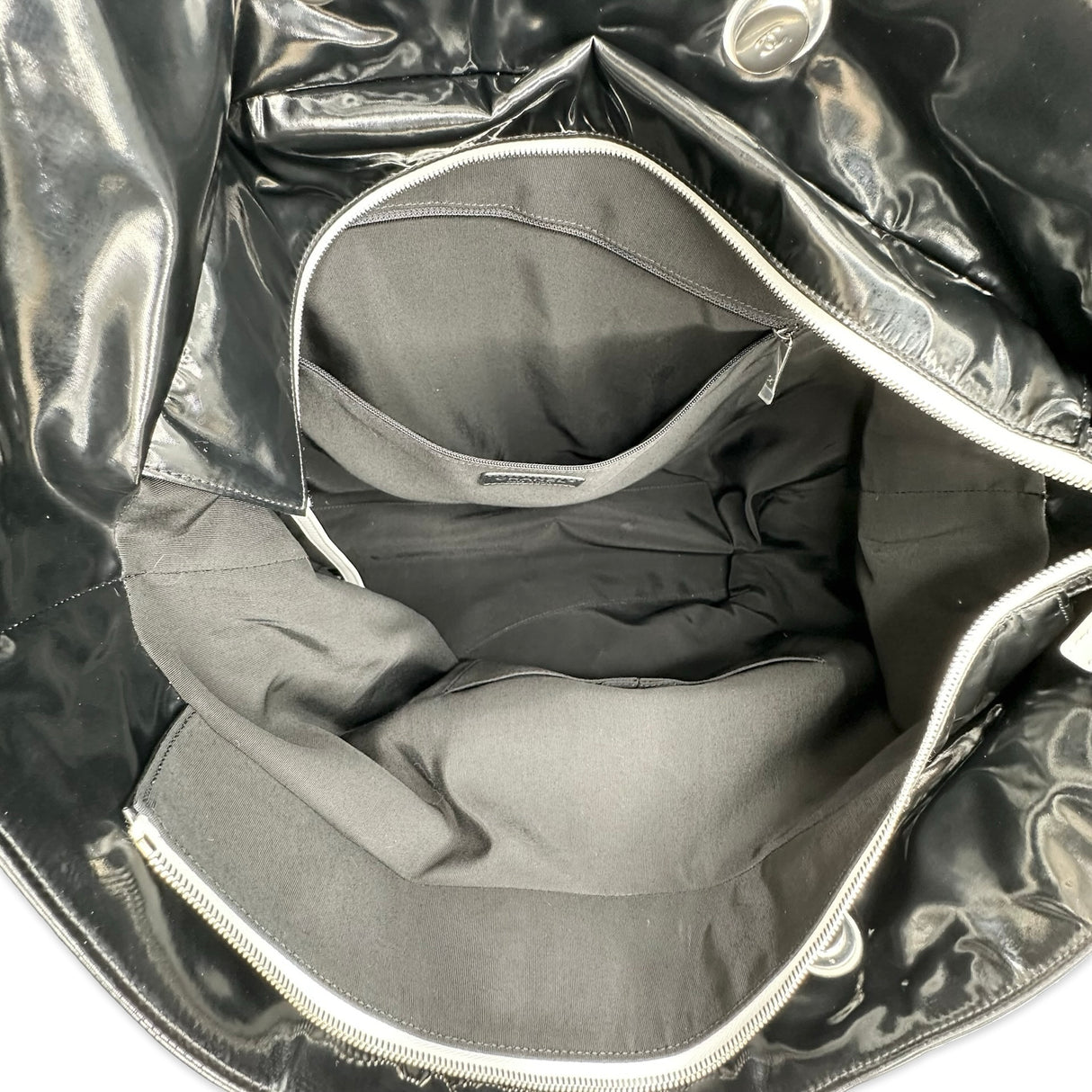 CHANEL: Vinyl La Pausa Large Zip Shopping Tote