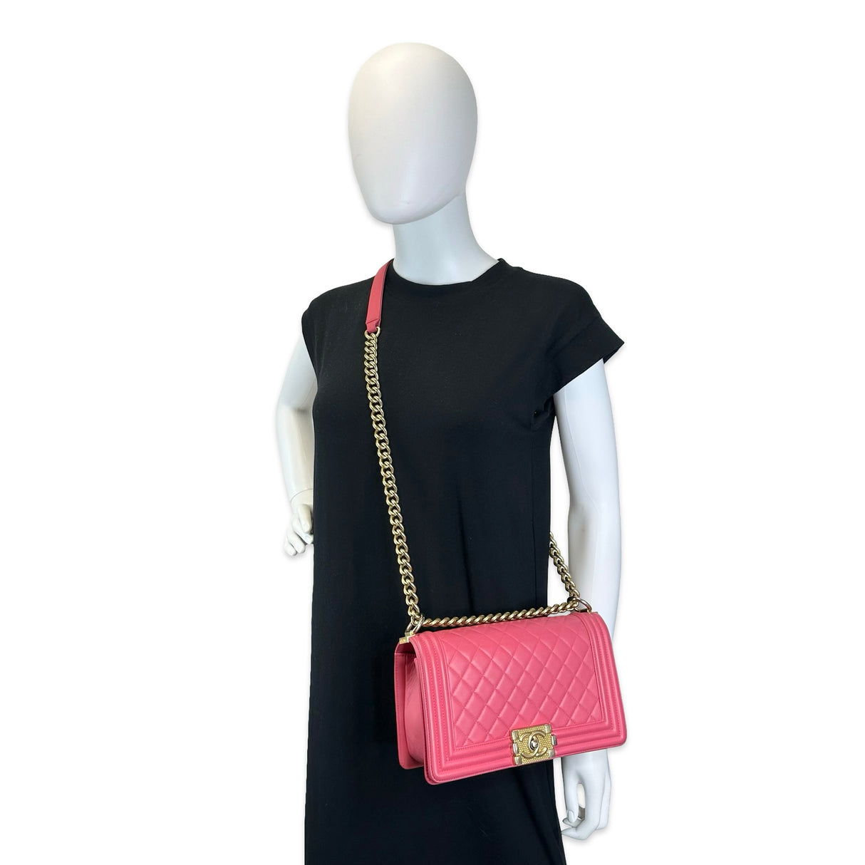 CHANEL: Quilted Lambskin Old Medium Boy Bag