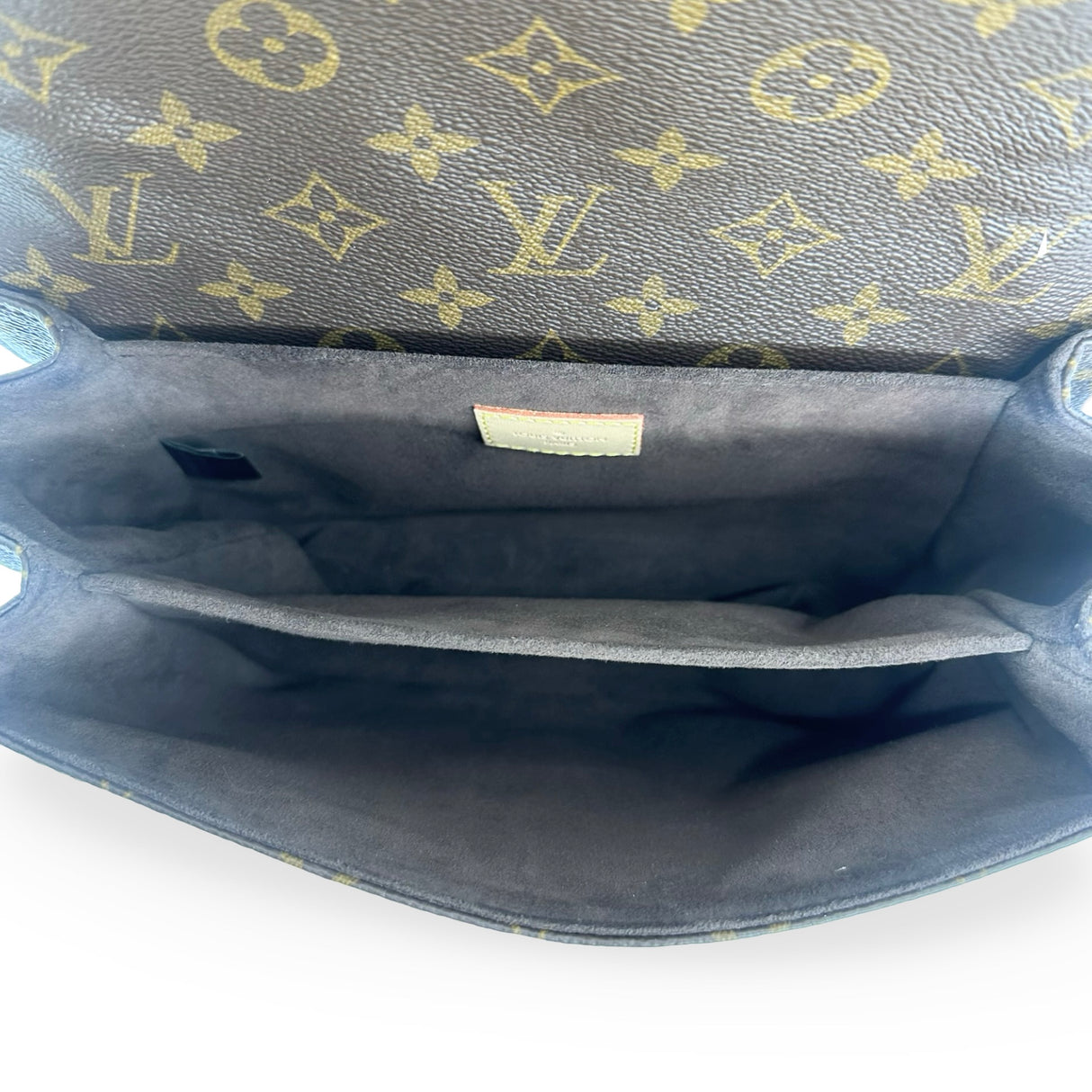 LOUIS VUITTON: Monogram Pochette Metis