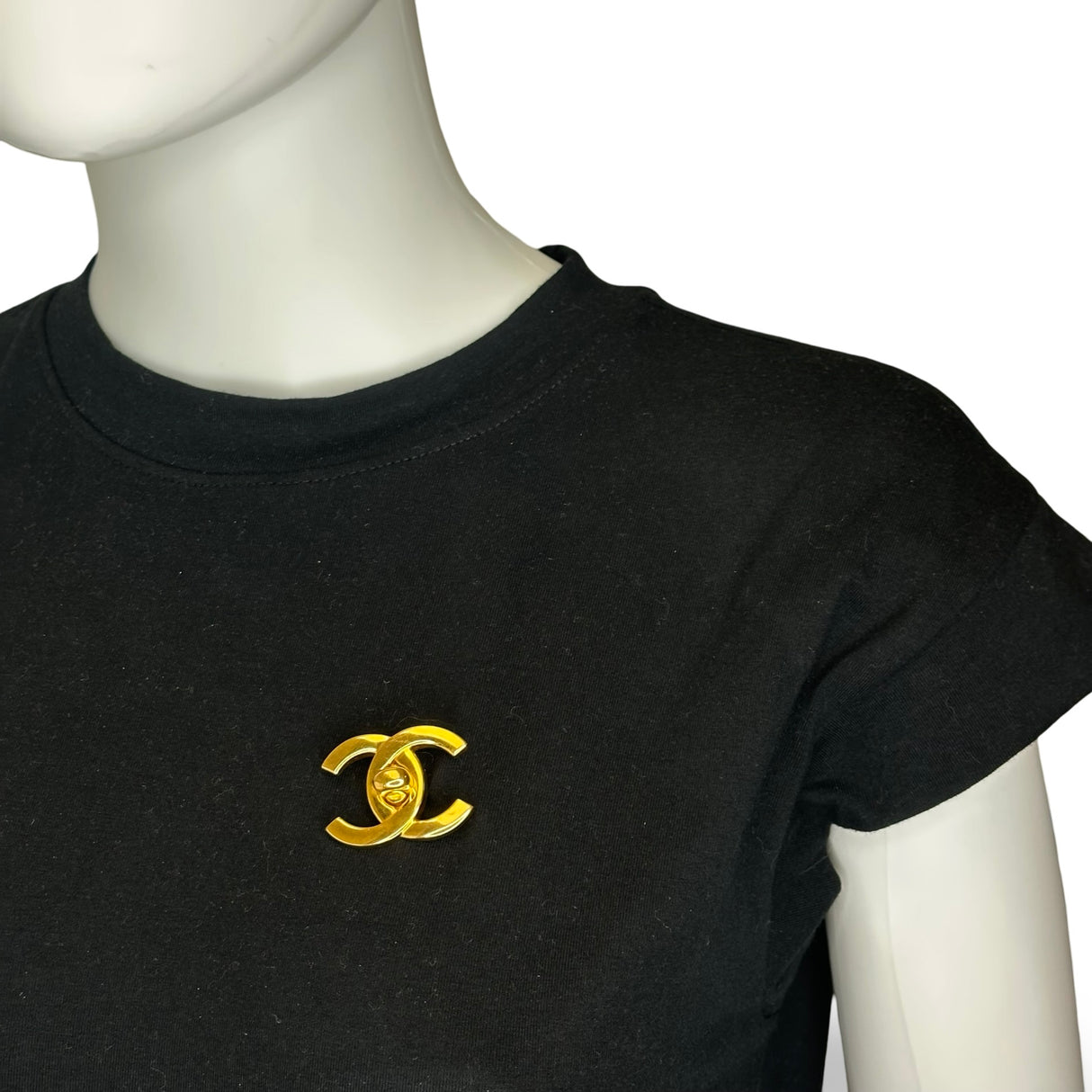 CHANEL: CC Turnlock Brooch