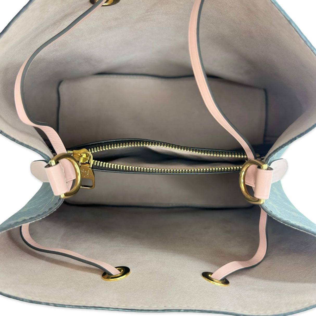 LOUIS VUITTON: Monogram NeoNoe MM