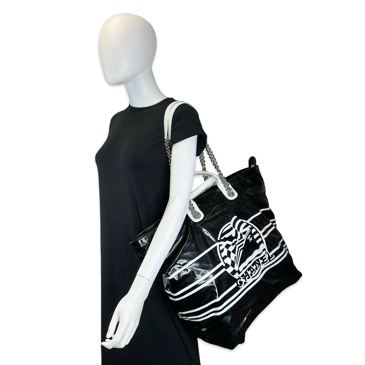 CHANEL: Vinyl La Pausa Large Zip Shopping Tote