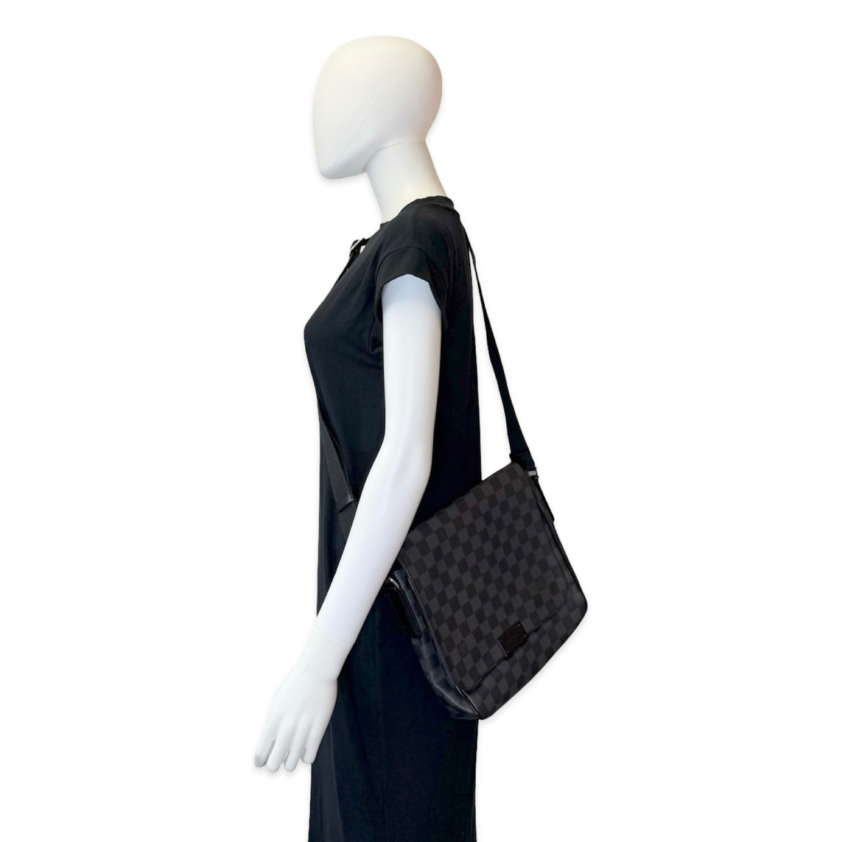 LOUIS VUITTON: Damier Graphite District PM Messenger