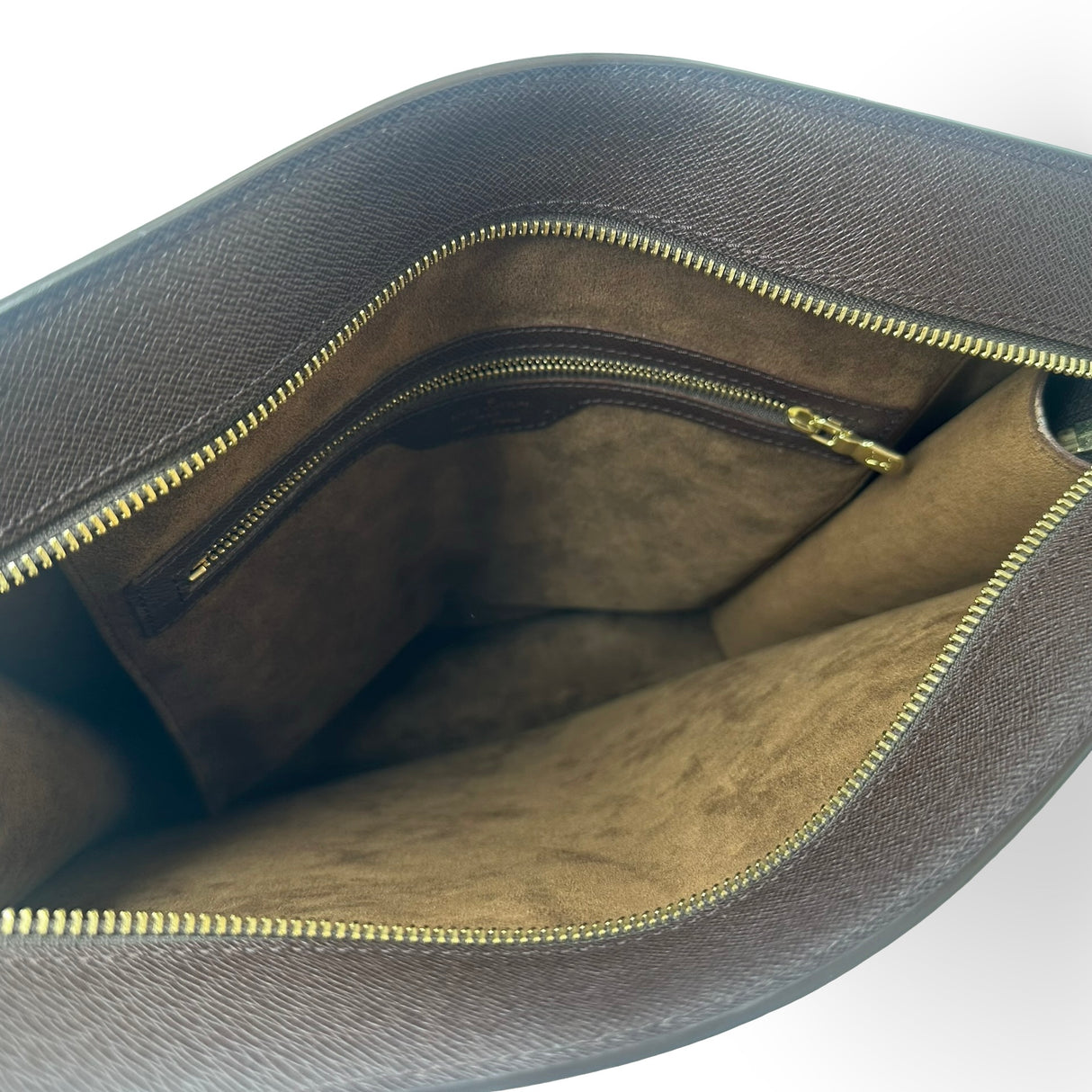 LOUIS VUITTON: Damier Ebene Venice PM