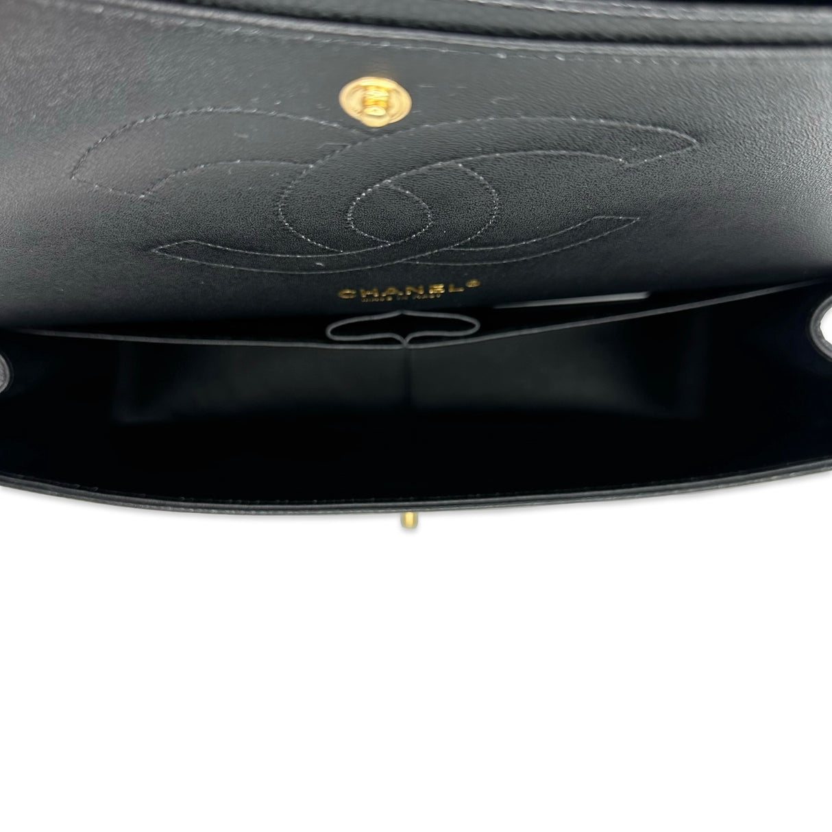 CHANEL: Quilted Caviar Jumbo Classic Double Flap