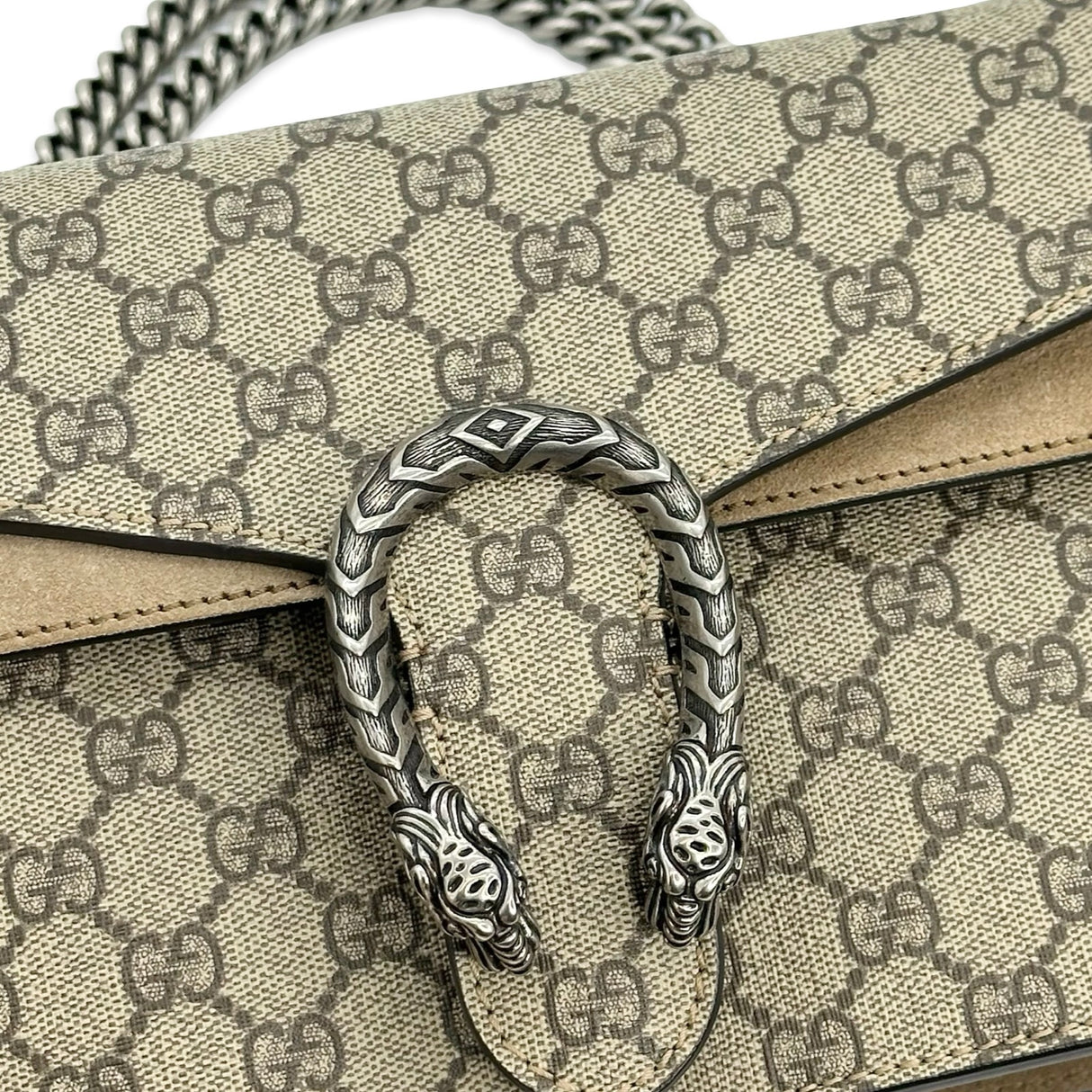 GUCCI: GG Supreme Medium Dionysus Chain Bag