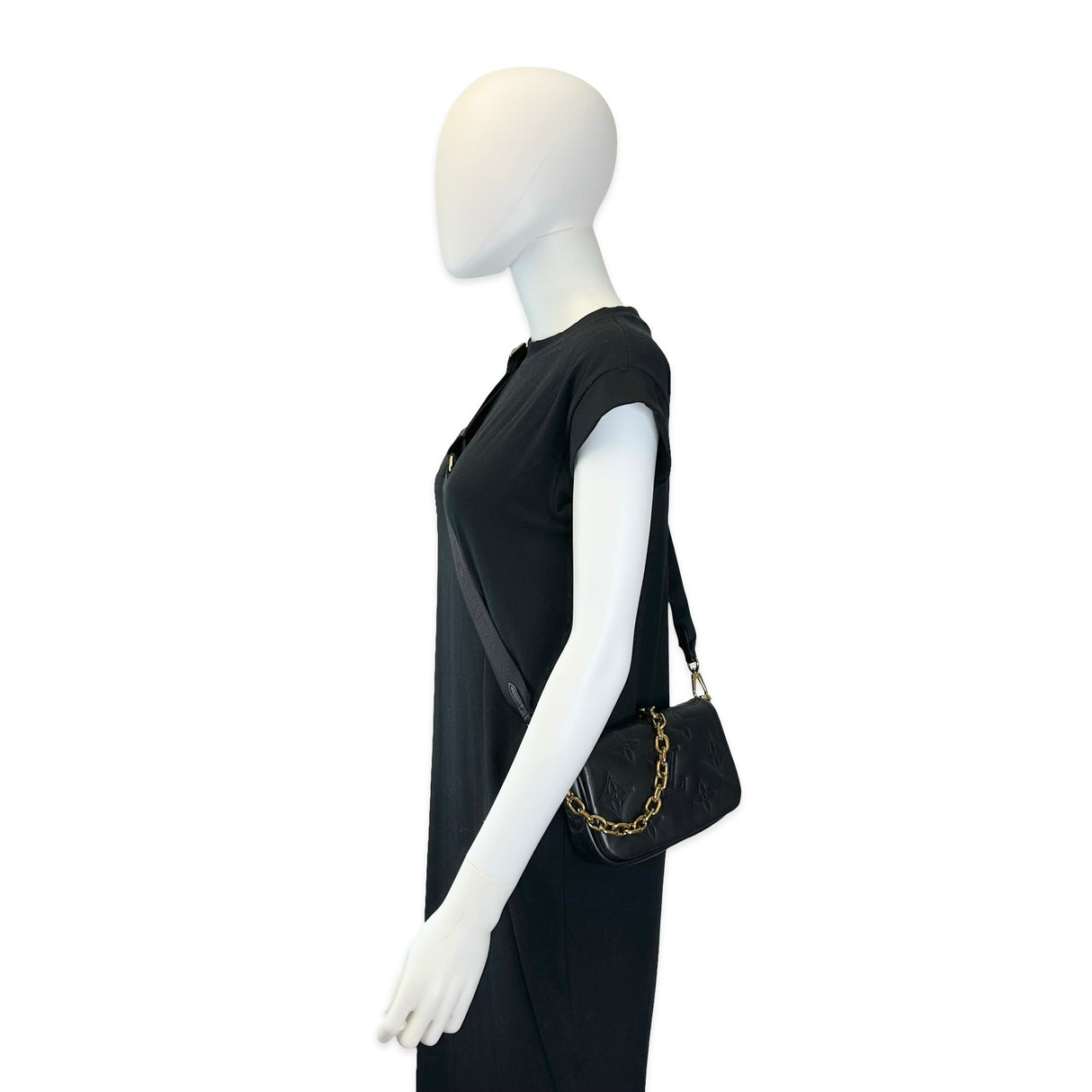 LOUIS VUITTON: Bubblegram Wallet on Strap