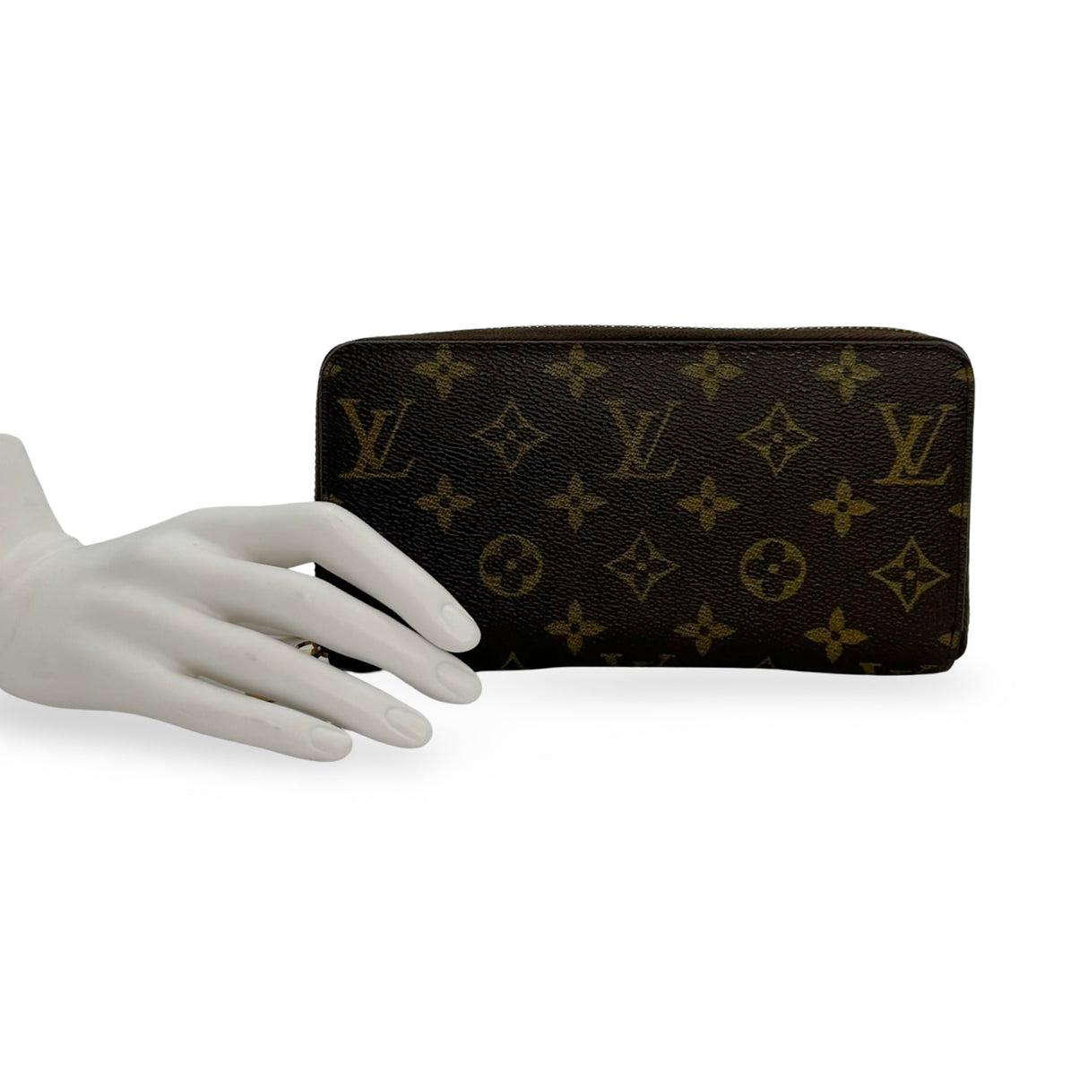 LOUIS VUITTON: Monogram Zippy Wallet