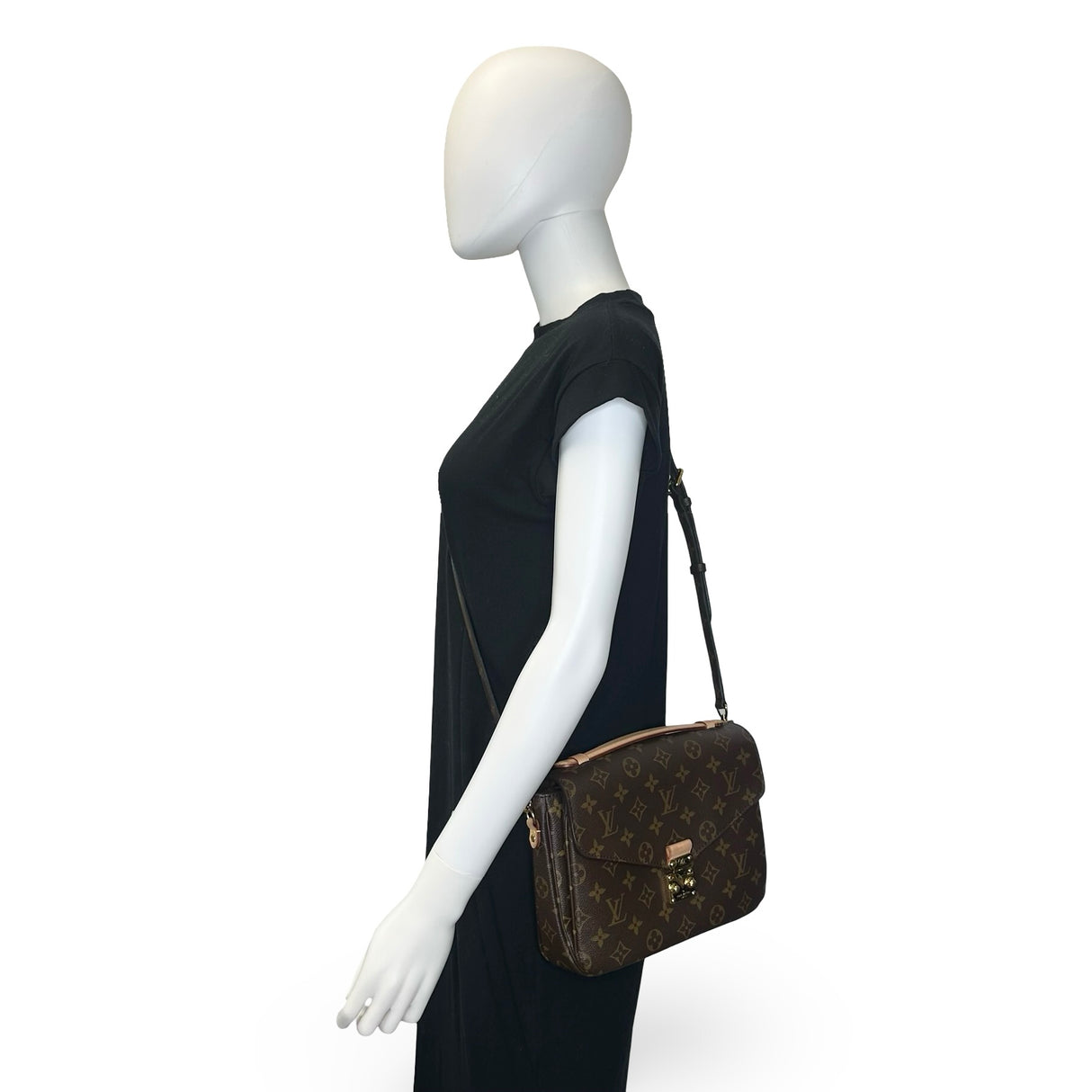 LOUIS VUITTON: Monogram Pochette Metis