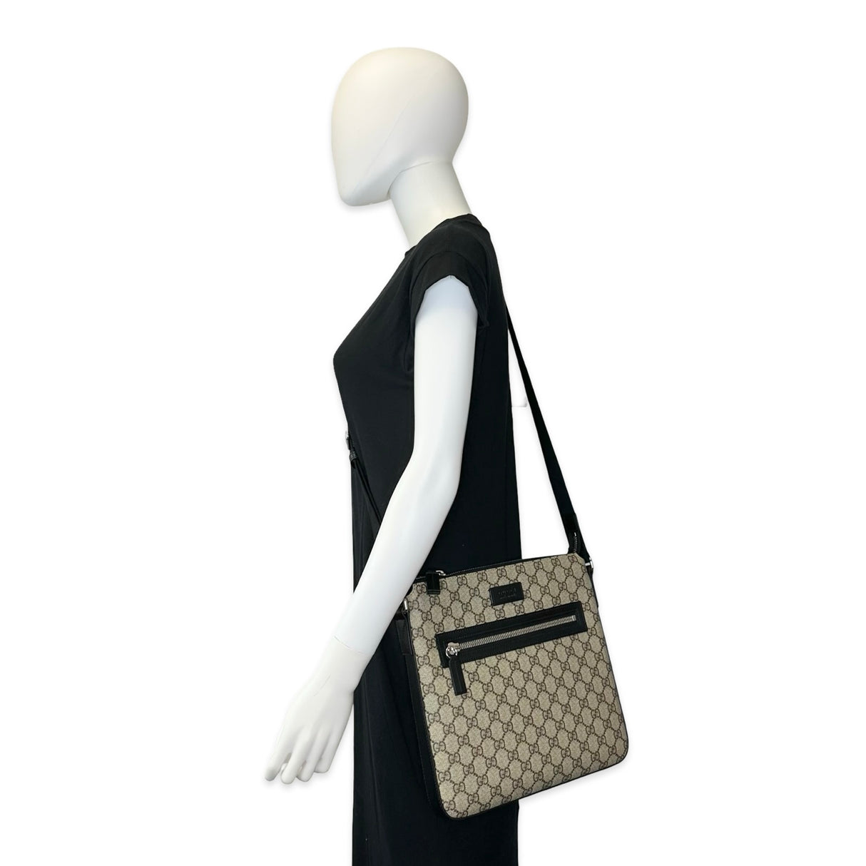 GUCCI: GG Supreme Flat Messenger