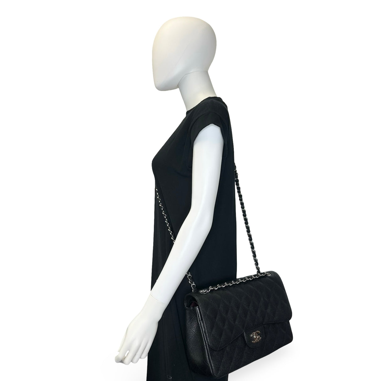 CHANEL: Quilted Caviar Jumbo Classic Double Flap