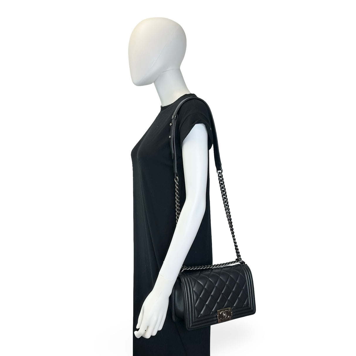 CHANEL: Quilted Lambskin Old Medium Boy Bag