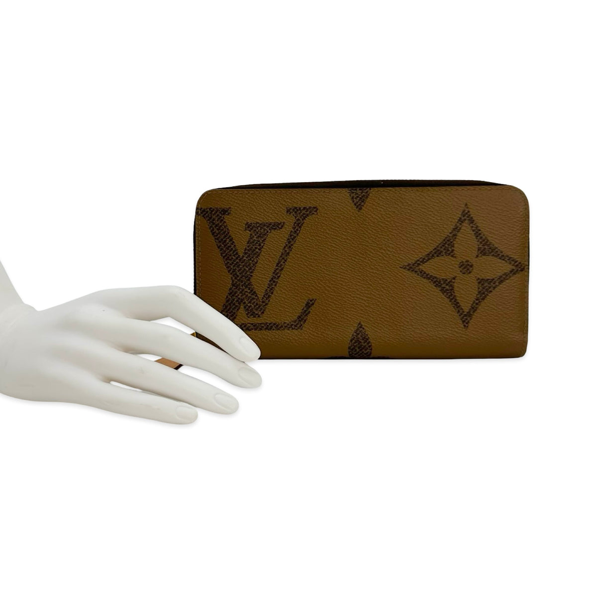 LOUIS VUITTON: Monogram Reverse Giant Zippy Wallet