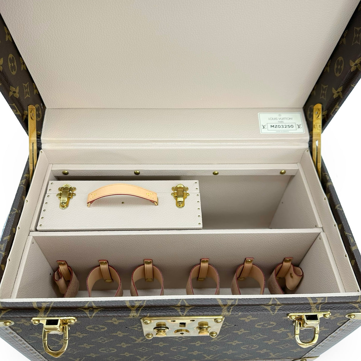 LOUIS VUITTON: Monogram Boite Pharmacie