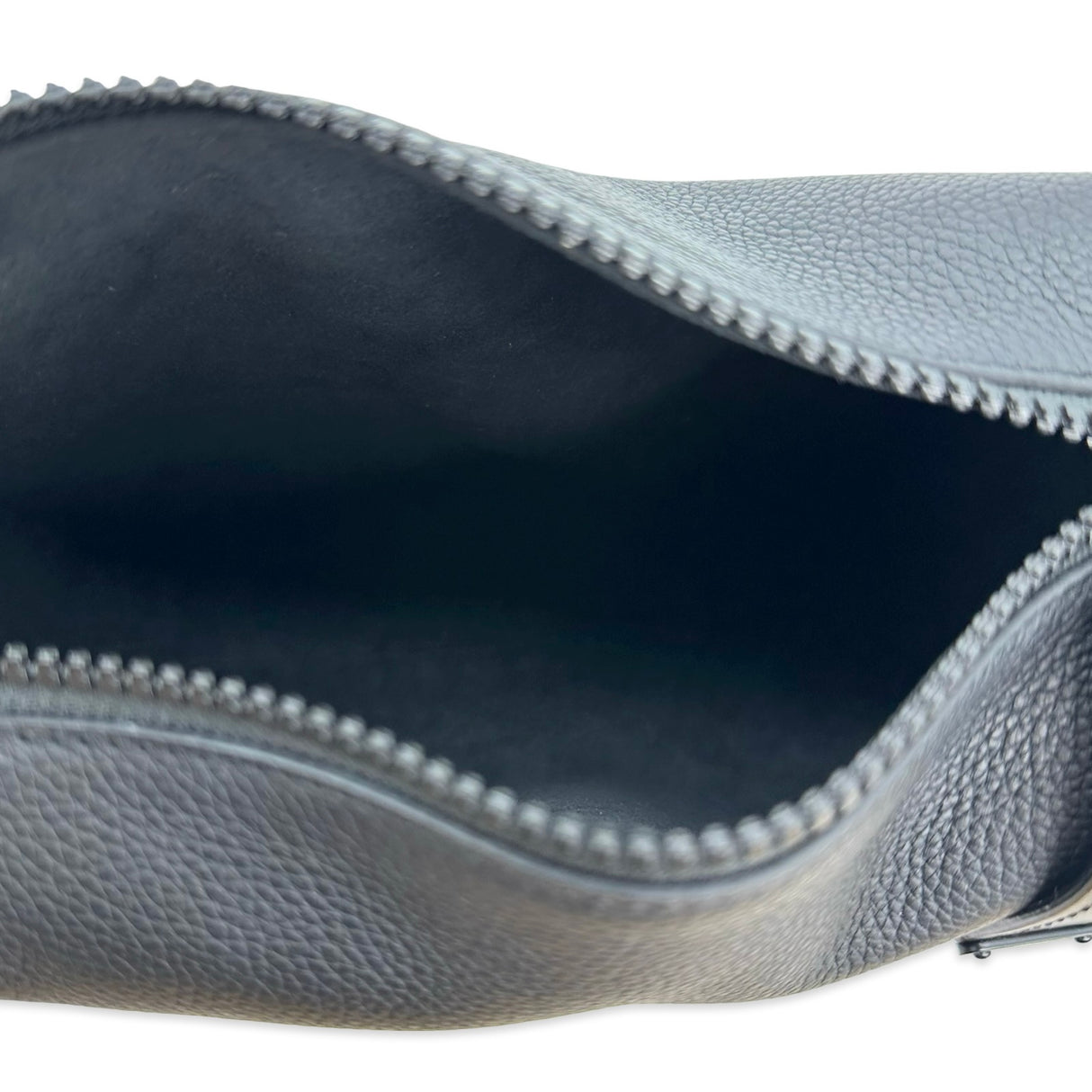 LOUIS VUITTON: Taurillon Side Trunk MM