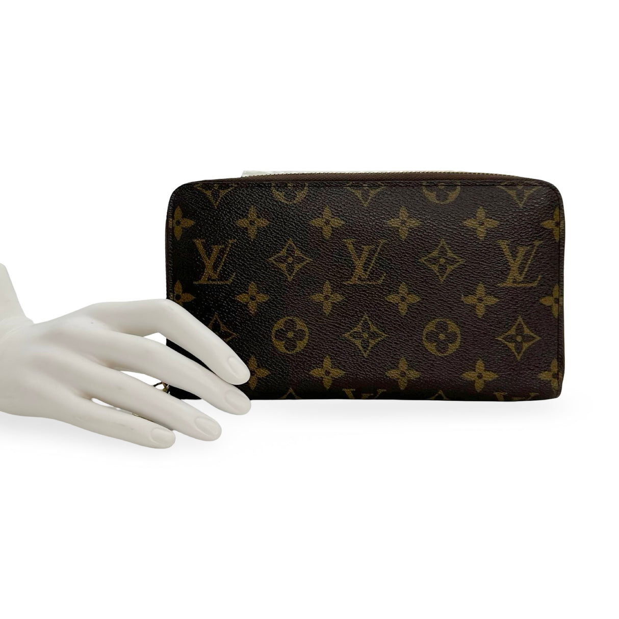 LOUIS VUITTON: Monogram Zippy Organizer Wallet