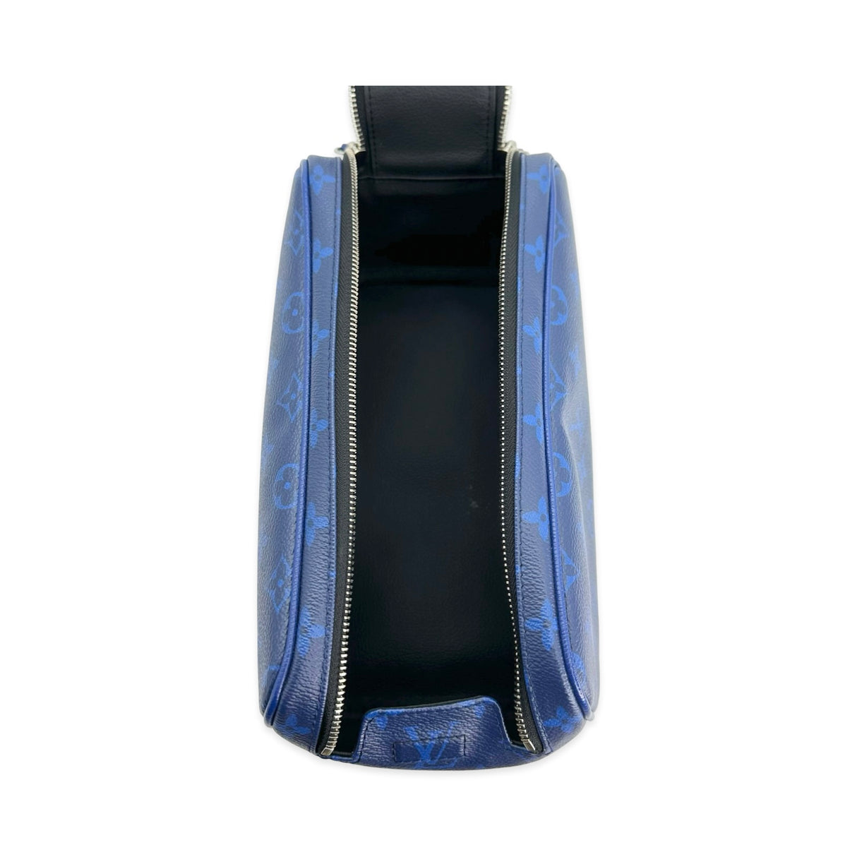 LOUIS VUITTON: Taigarama Dopp Kit