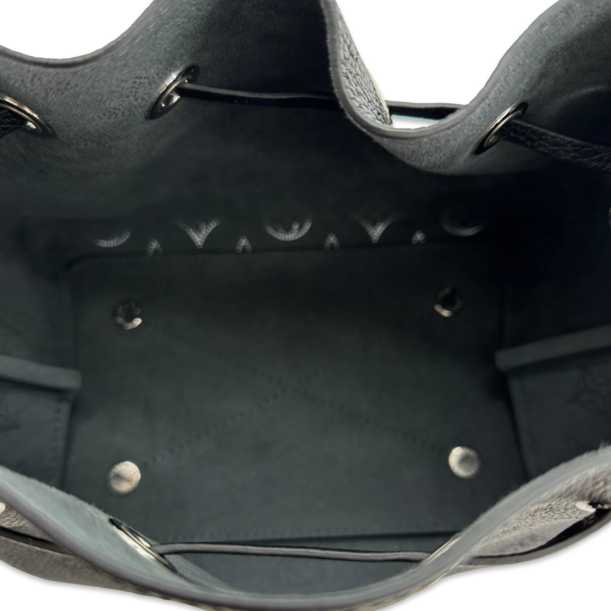 LOUIS VUITTON: Mahina Bella