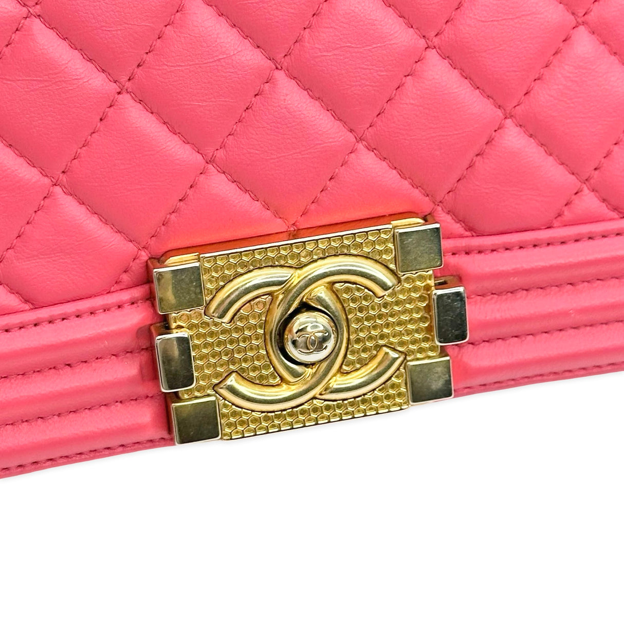 CHANEL: Quilted Lambskin Old Medium Boy Bag