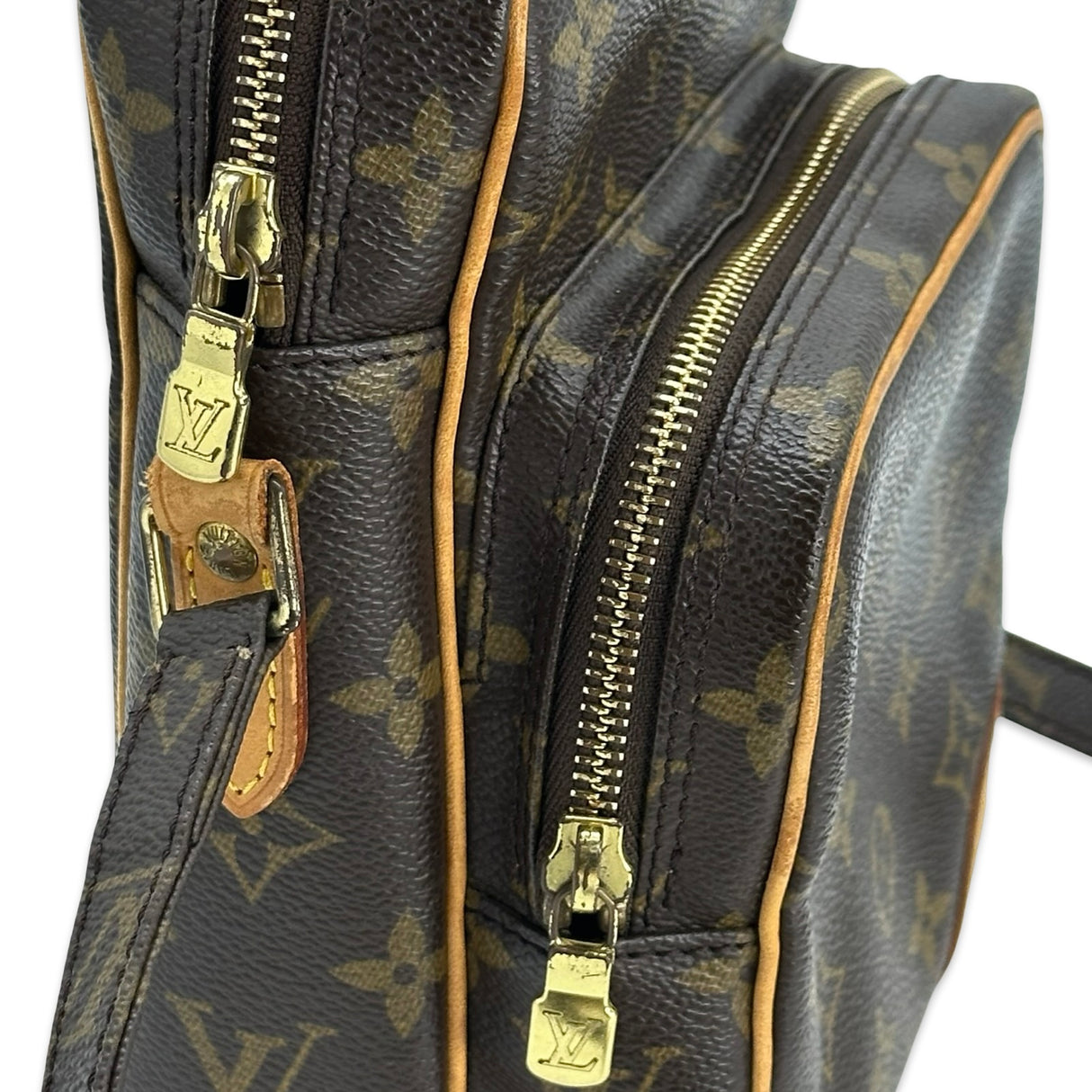 LOUIS VUITTON: Monogram Amazone Crossbody