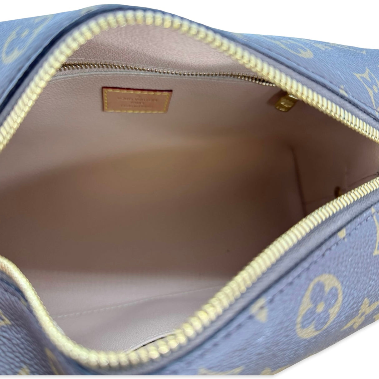 LOUIS VUITTON: Monogram Cosmetic Pouch GM