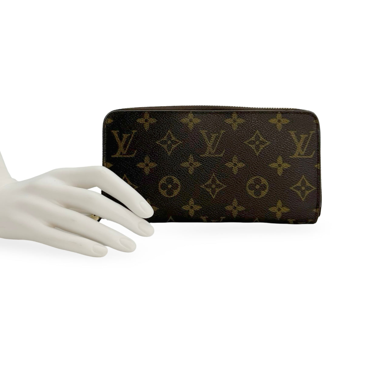 LOUIS VUITTON: Monogram Zippy Wallet