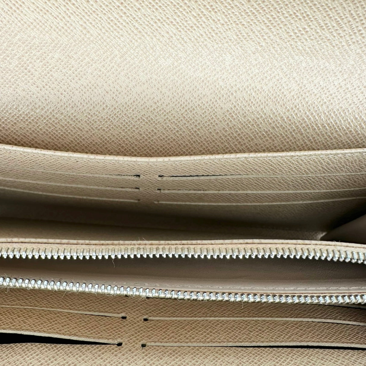 LOUIS VUITTON: Epi Sarah Wallet