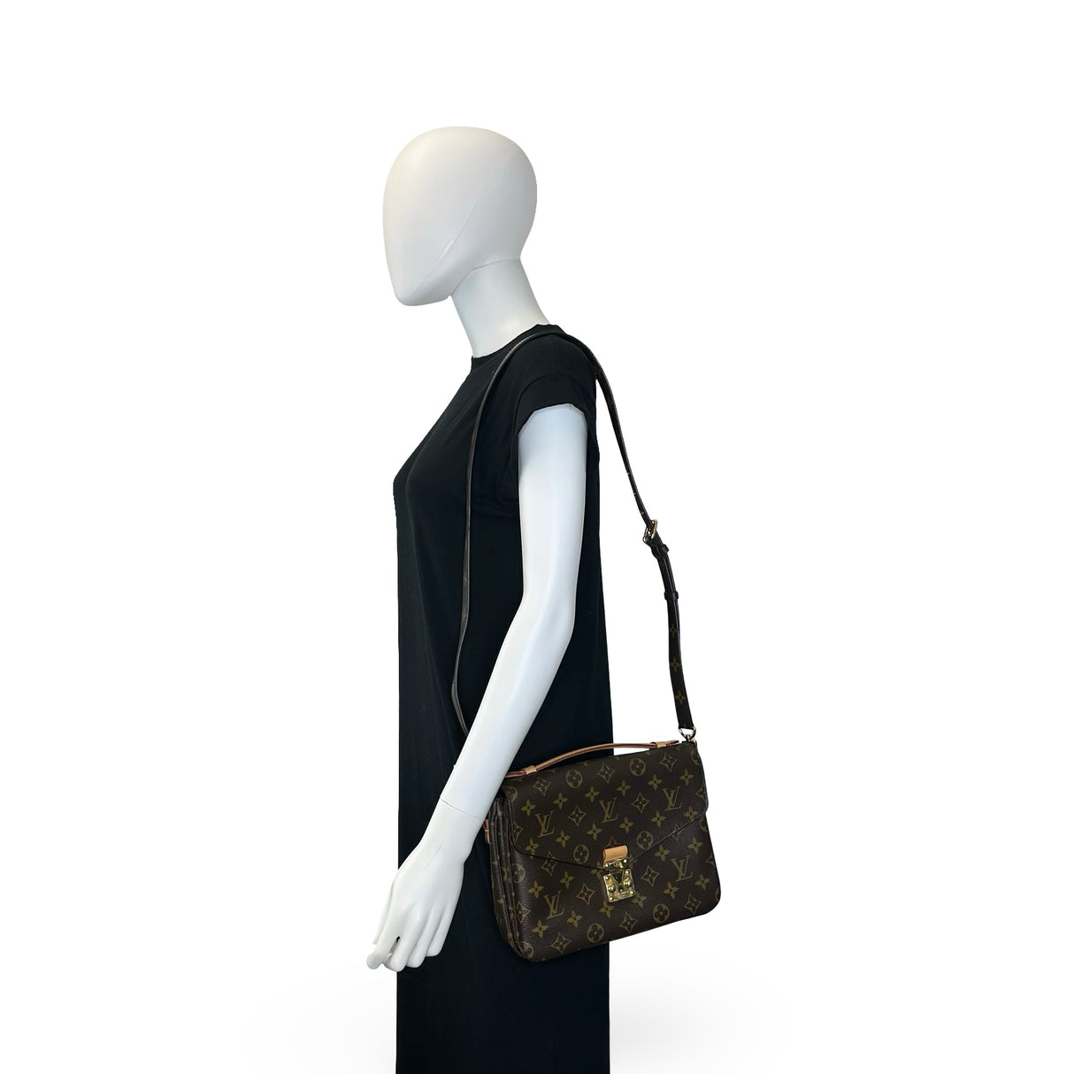 LOUIS VUITTON: Monogram Pochette Metis