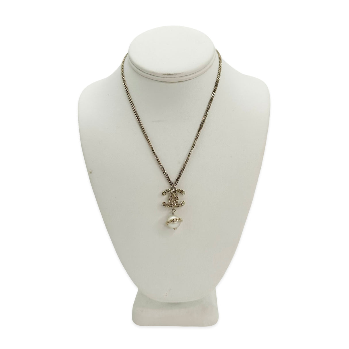 CHANEL: Chain CC Pearl Drop Necklace