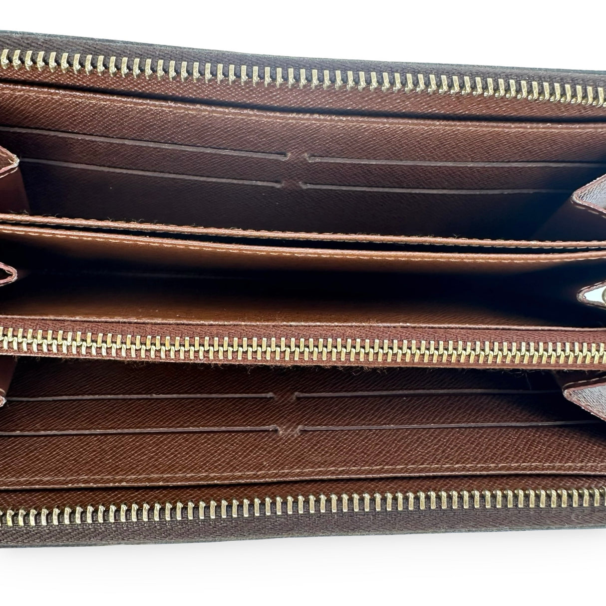 LOUIS VUITTON: Monogram Zippy Wallet