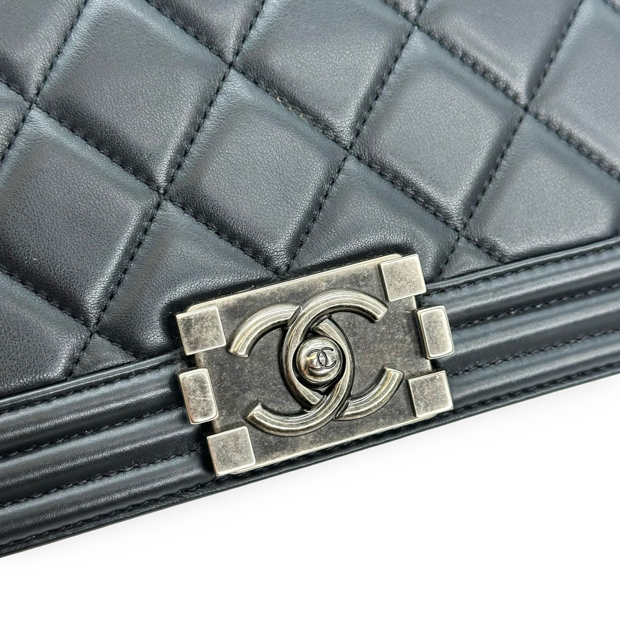 CHANEL: Quilted Lambskin Old Medium Boy Bag
