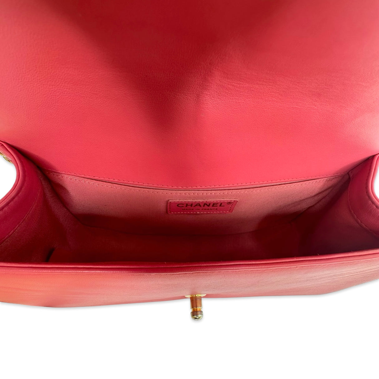 CHANEL: Quilted Lambskin Old Medium Boy Bag