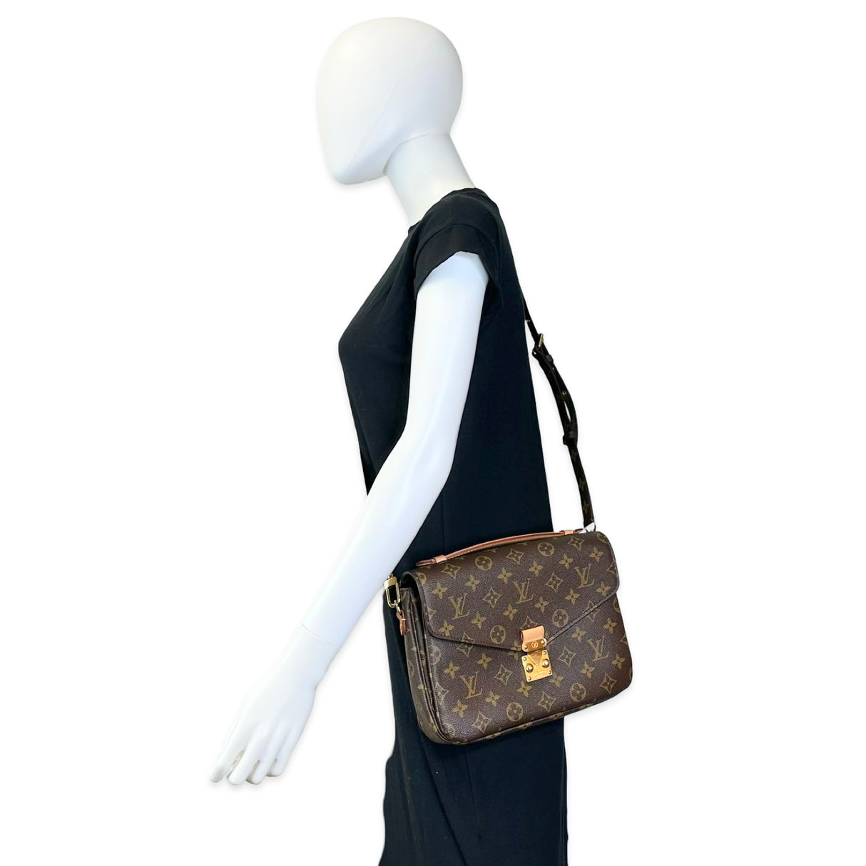 Monogram Pochette Metis