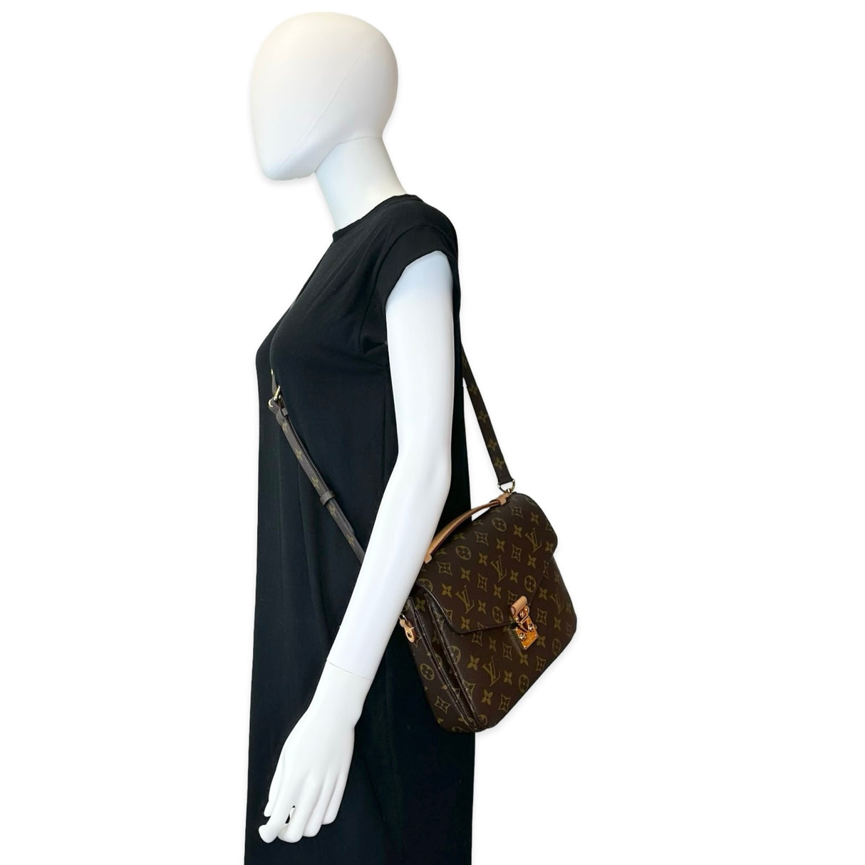 Monogram Pochette Metis