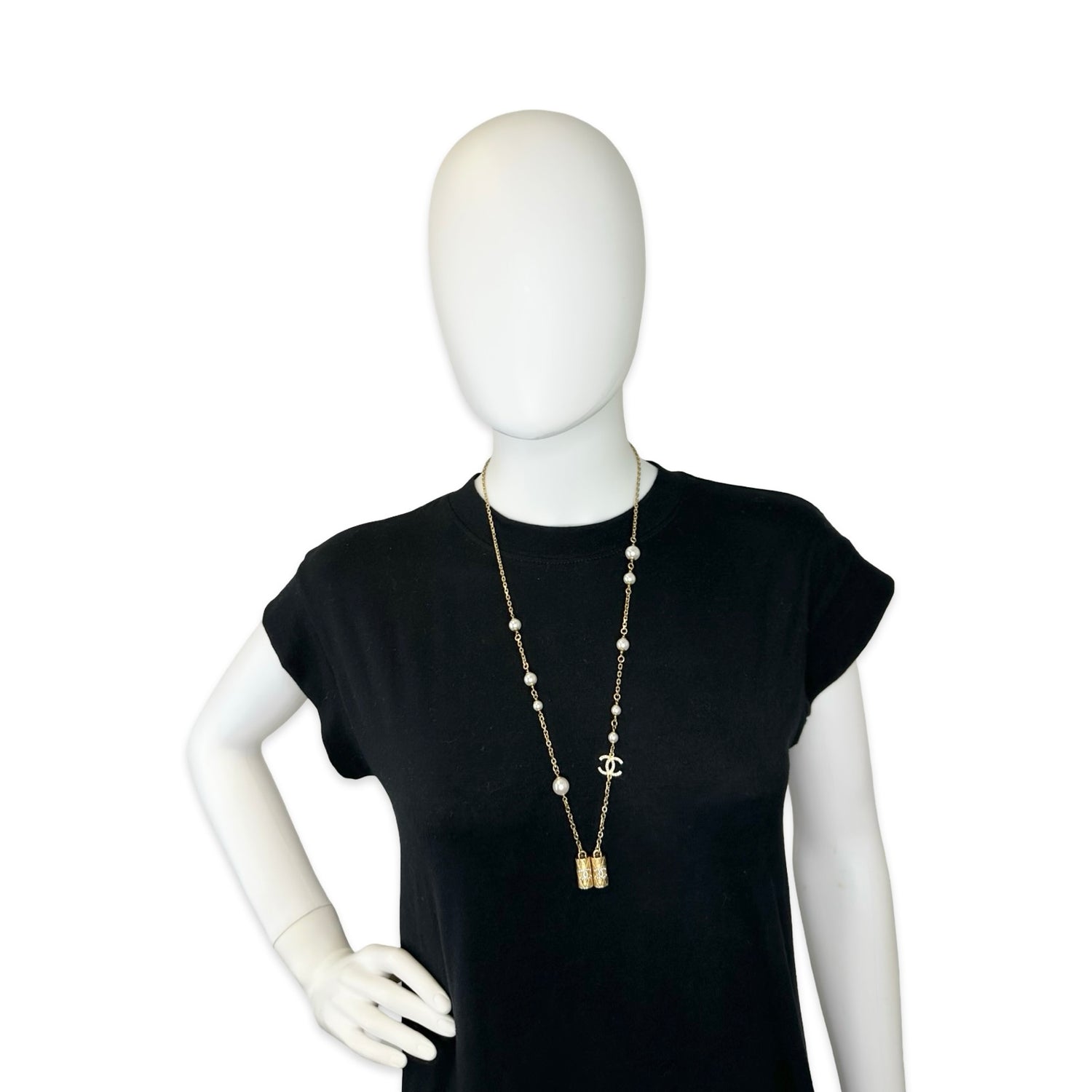 Chanel CC Pearl Airpod Chain