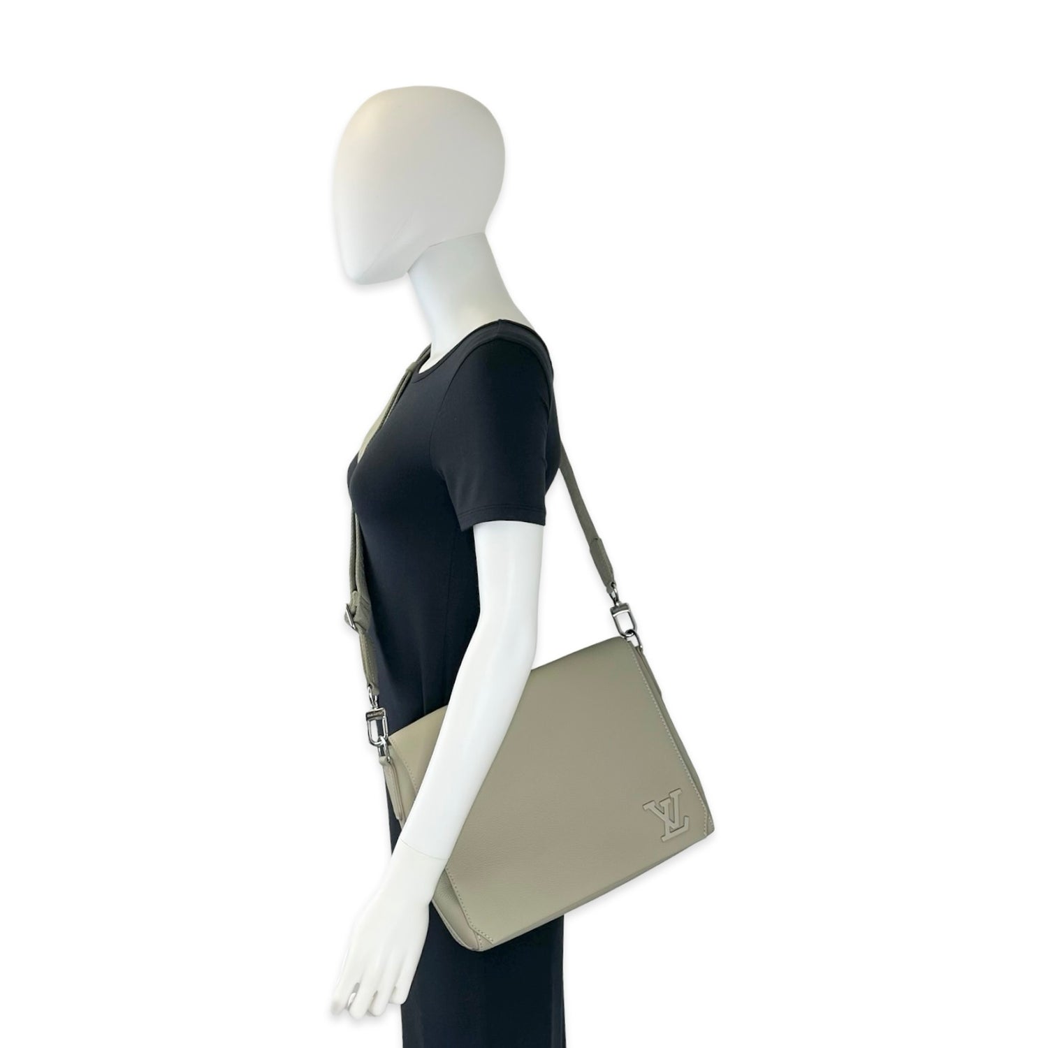 Louis Vuitton Taurillon Take Off Messenger