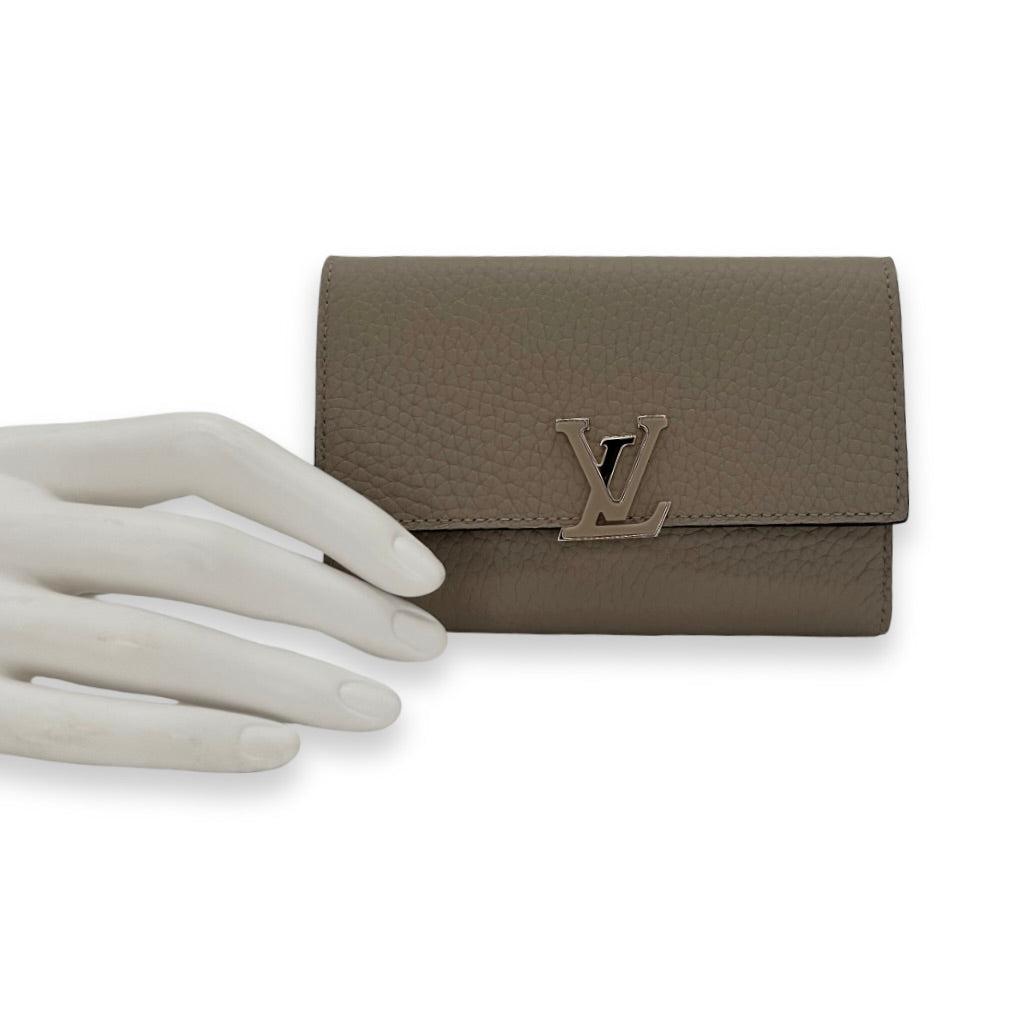 Louis Vuitton Calfskin Leather Capucines Wallet