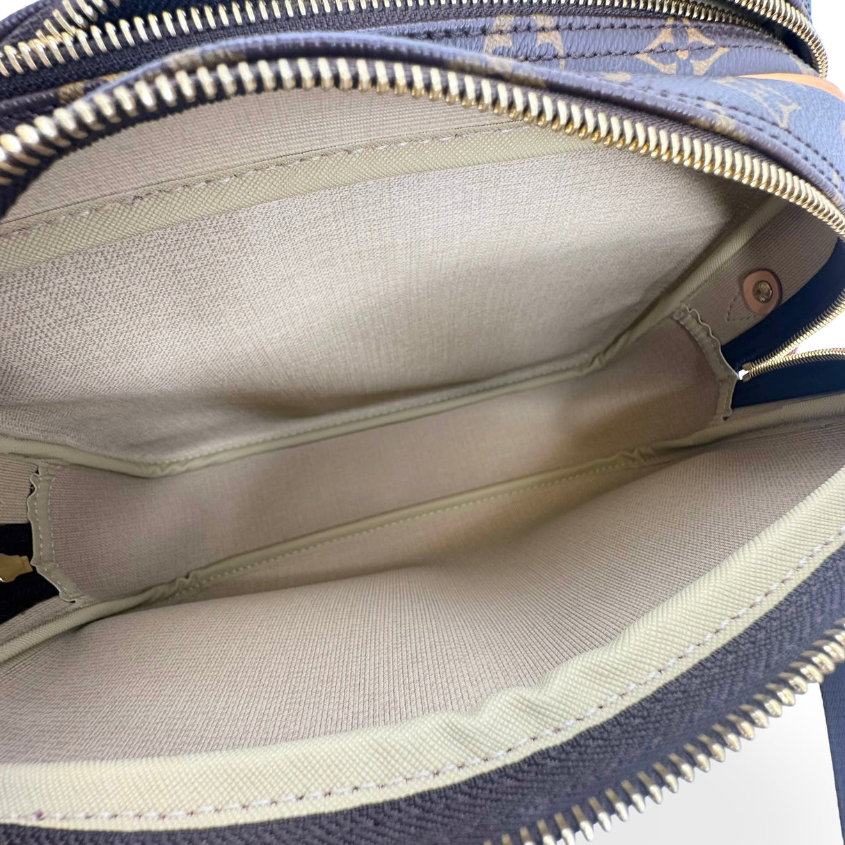 LOUIS VUITTON: Monogram Reporter PM