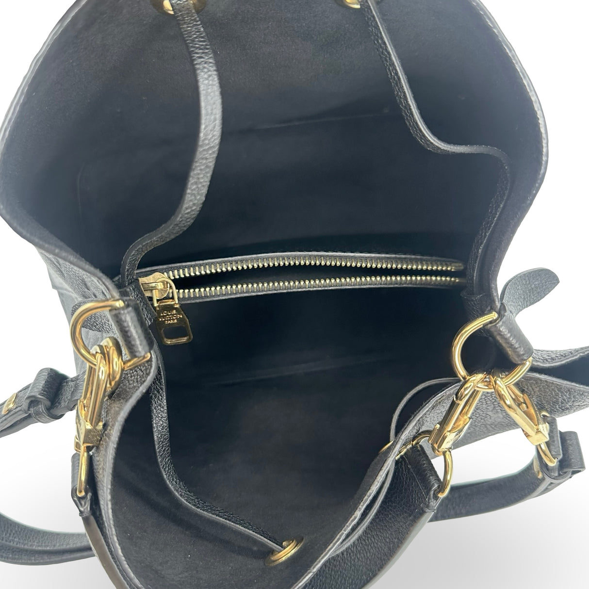 LOUIS VUITTON: Monogram Empreinte NeoNoe MM