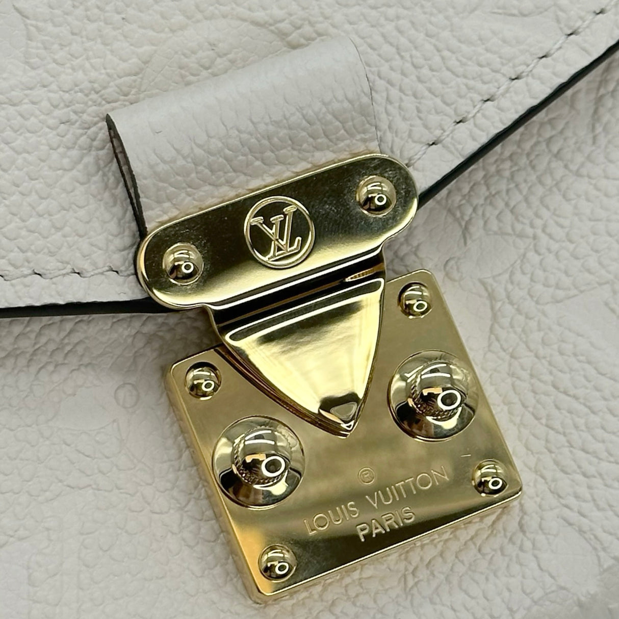 LOUIS VUITTON: Monogram Empreinte Pochette Metis East West