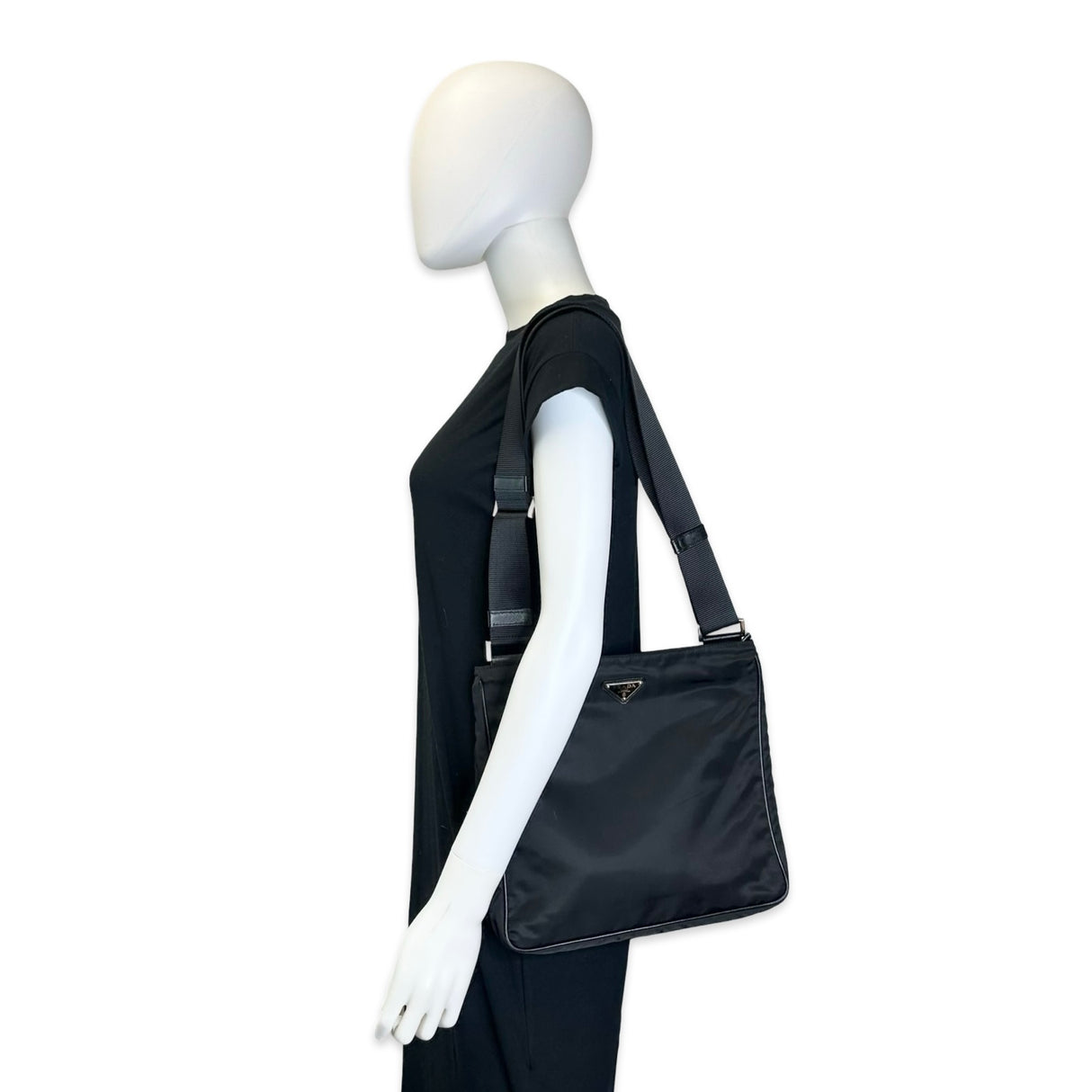 Nylon Slim Messenger