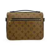 LOUIS VUITTON: Monogram Reverse Pochette Metis