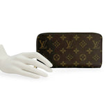 LOUIS VUITTON: Monogram Zippy Wallet