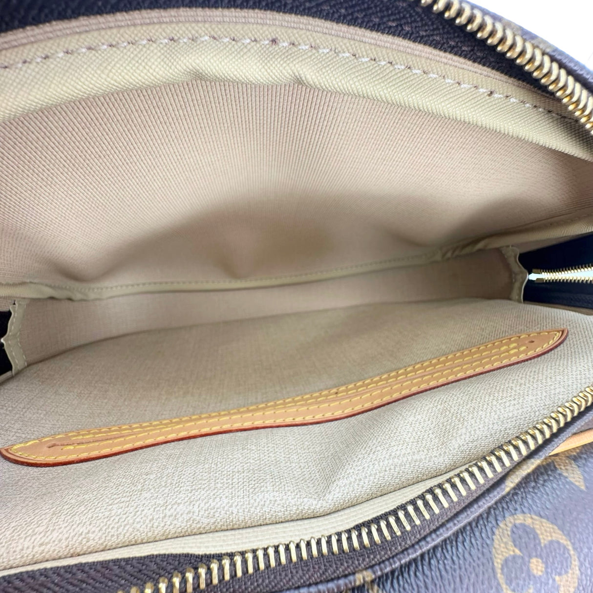 LOUIS VUITTON: Monogram Reporter PM