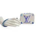 LOUIS VUITTON: Monogram Giant By the Pool Wapity Case