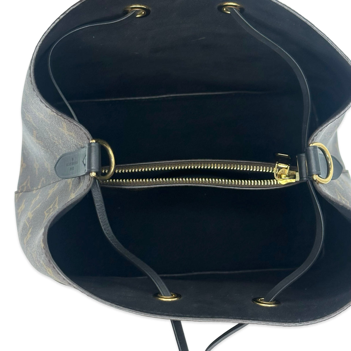 LOUIS VUITTON: Monogram NeoNoe MM