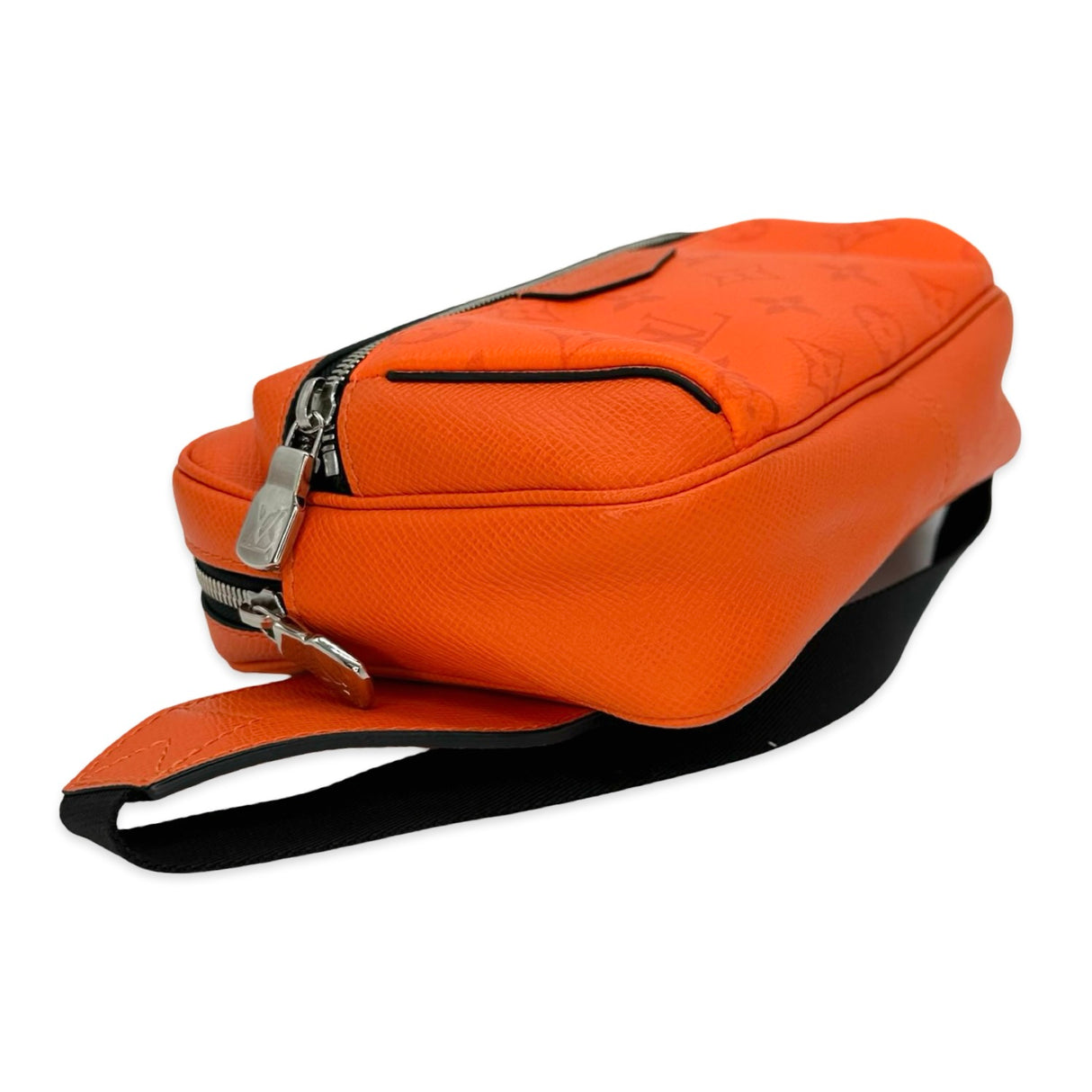 LOUIS VUITTON: Taigarama Outdoor Bumbag