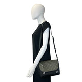LOUIS VUITTON: Monogram Pulse Messenger
