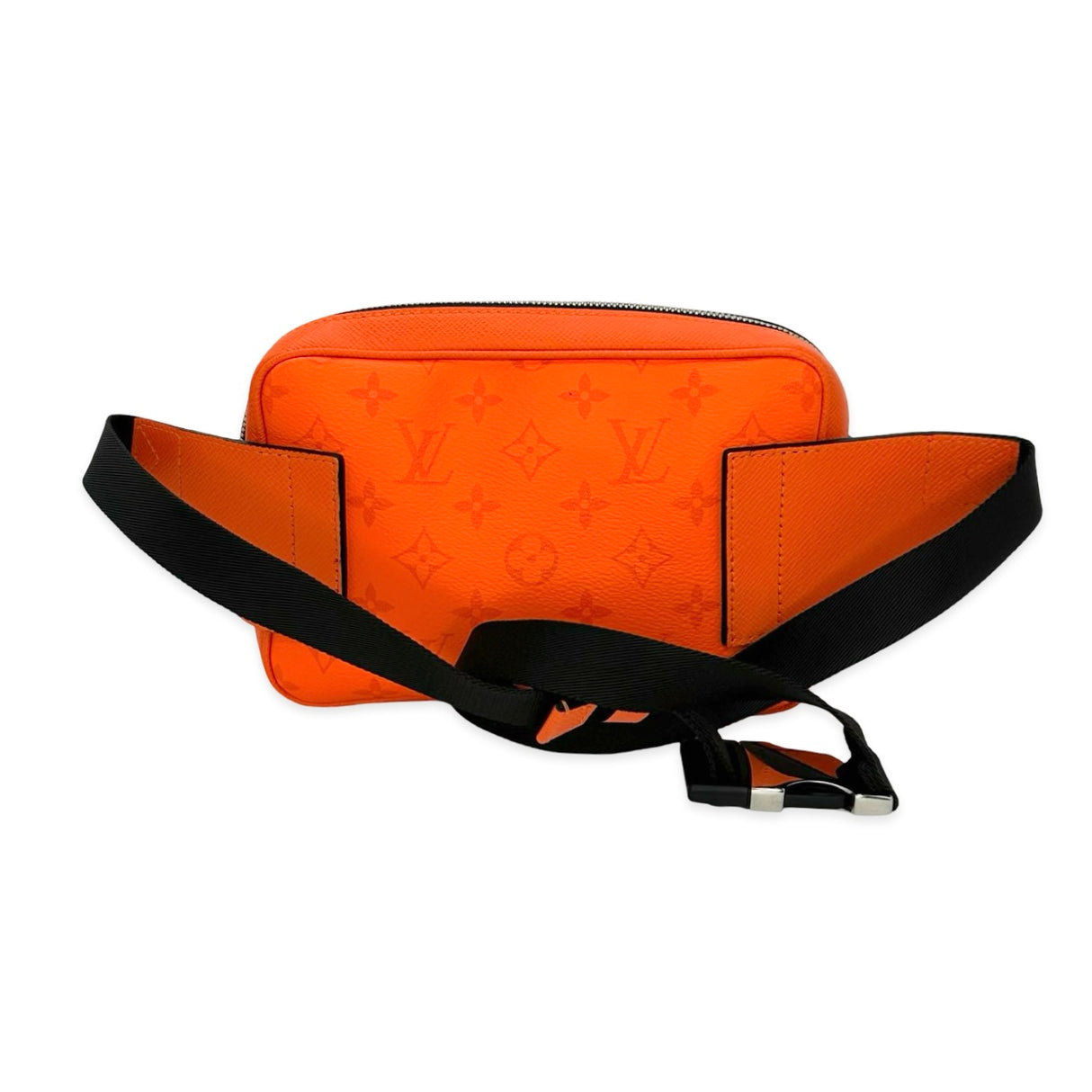 LOUIS VUITTON: Taigarama Outdoor Bumbag