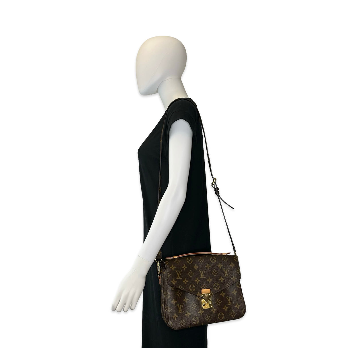 LOUIS VUITTON: Monogram Pochette Metis